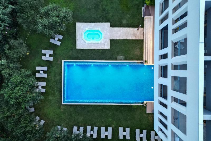 Deluxe Double Room with Balcony image 1