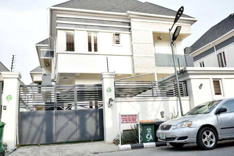 Impeccable 4-Bed House in Lagos Nigeria - image 1