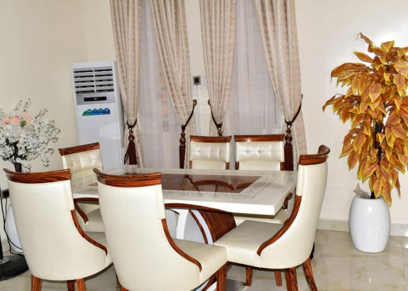 Impeccable 4-Bed House in Lagos Nigeria - image 8