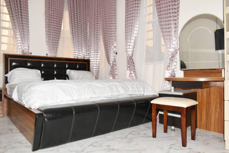 Impeccable 4-Bed House in Lagos Nigeria - image 11