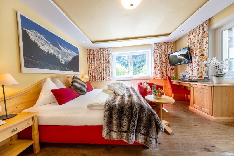 Superior Double Room image 1