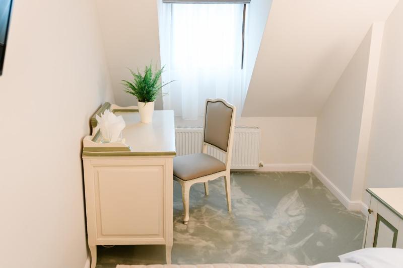 Economy Double Room image 3