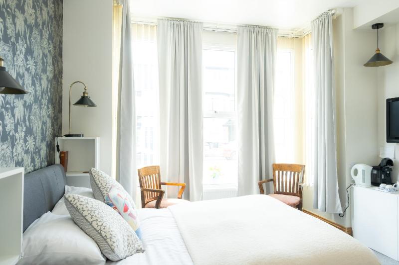 Double Room with Private Bathroom image 3