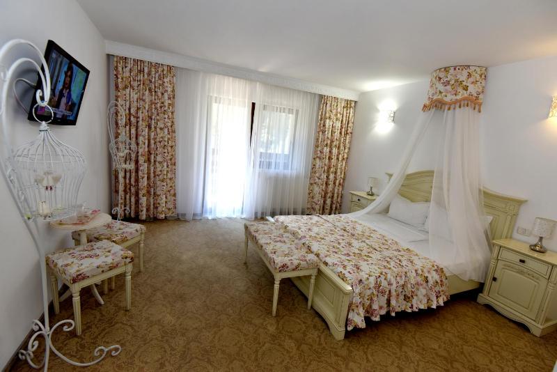 Premium Double Room with Balcony image 3