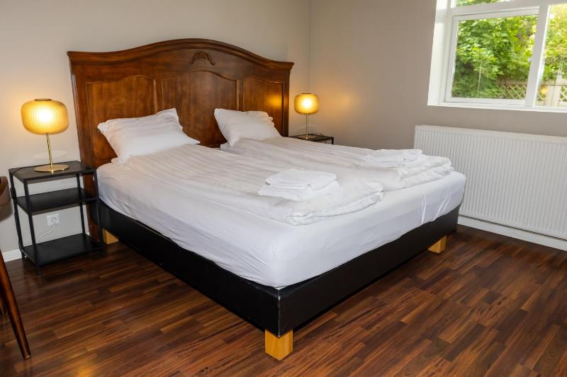 Double or Twin Room with Private Bathroom image 4