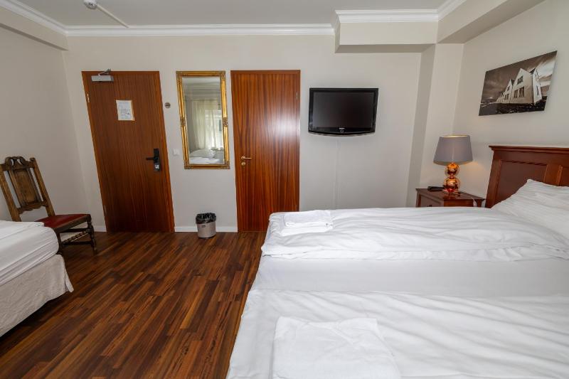 Basic Triple Room image 1