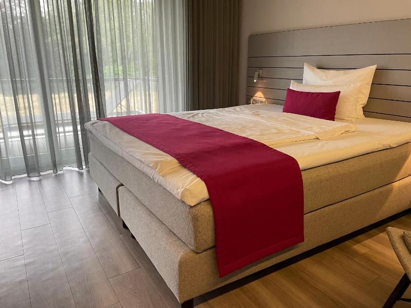 Standard Double Room image 4