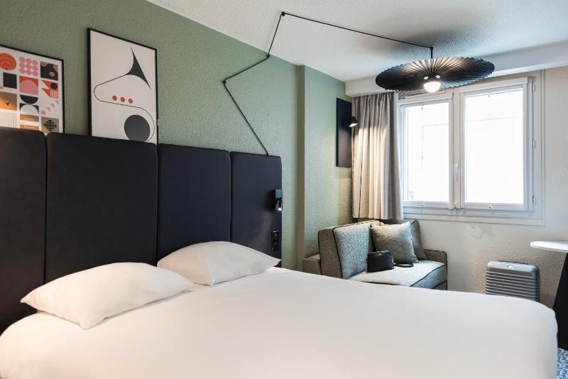 Standard Room with 1 Double Bed and 1 Sofa Bed  image 2