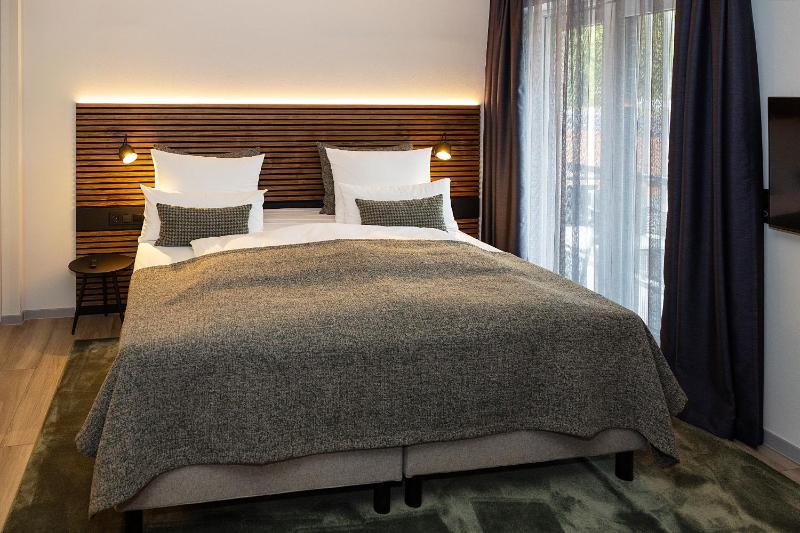 Deluxe Double Room image 2