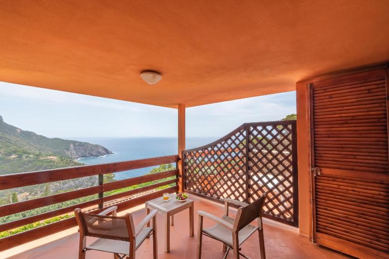 Deluxe Double Room with Balcony and Sea View	 image 4