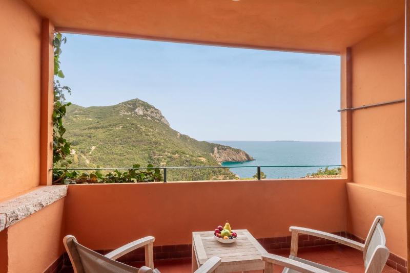 Deluxe Double Room with Balcony and Sea View	 image 1