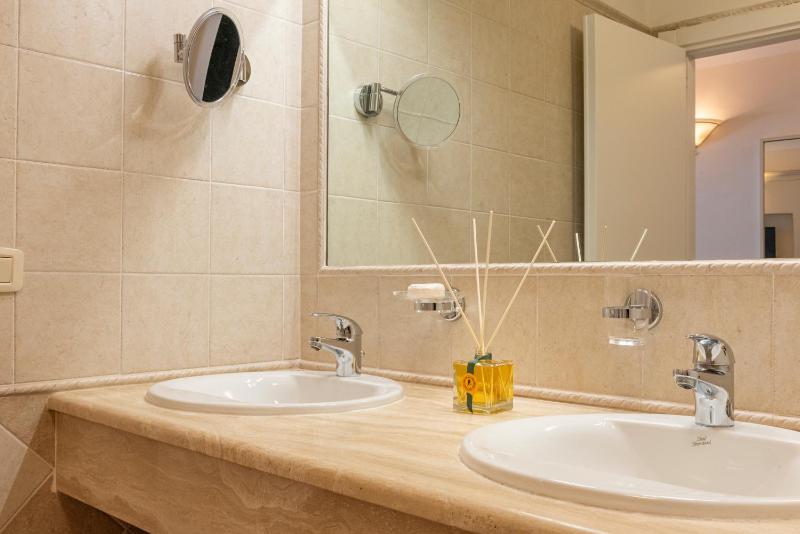 Deluxe Double Room with Balcony and Sea View	 image 3
