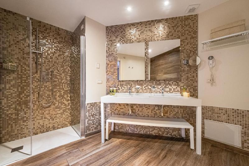 Junior Suite image 2