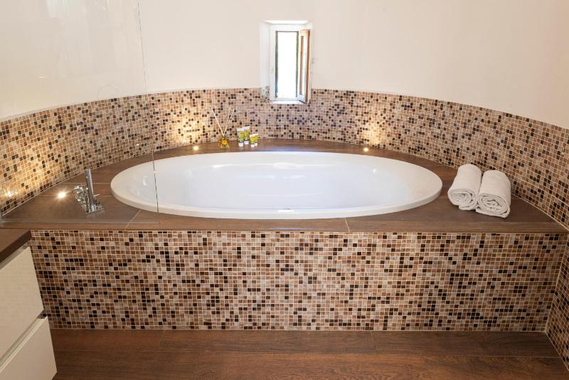 Luxury Suite image 3