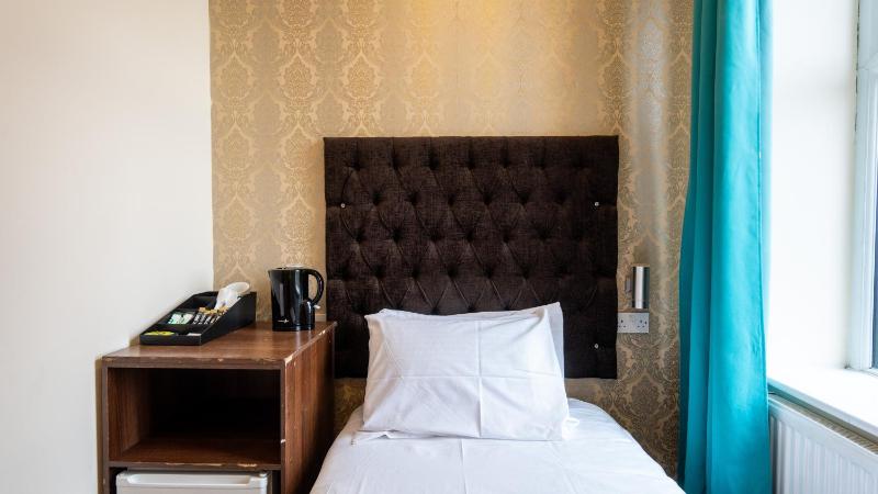 Standard Single Room image 4