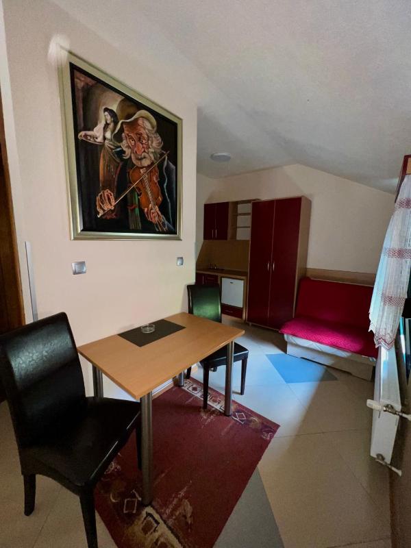 Studio with Balcony image 4
