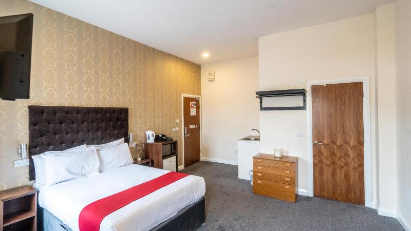 Standard Double Room image 3