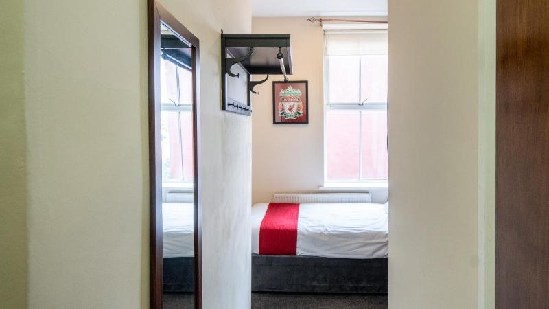Standard Single Room image 3