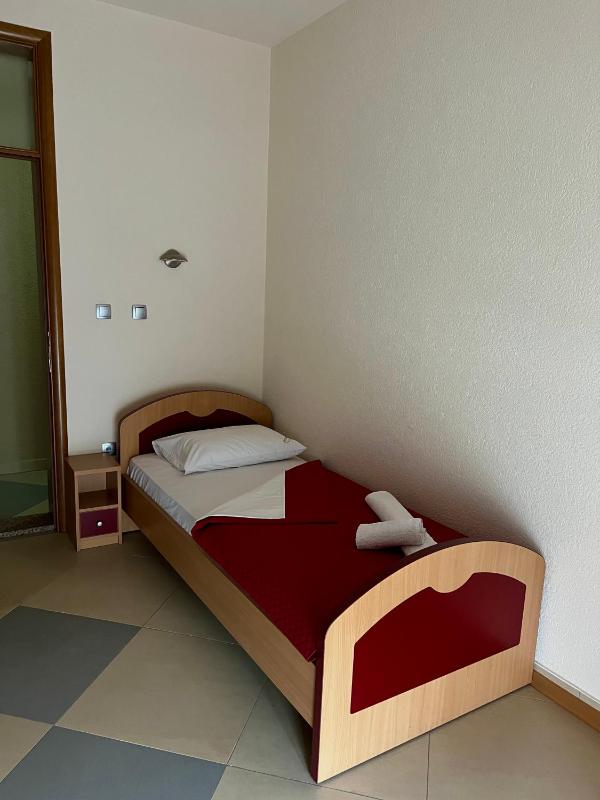 Single Room with Mountain View image 3