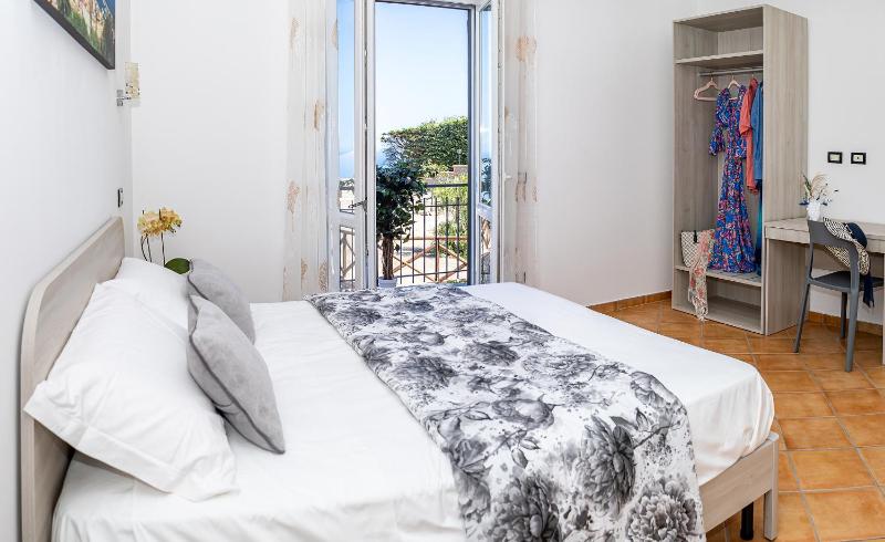 AMORE RENTALS - Villa Lions Rose - image 35