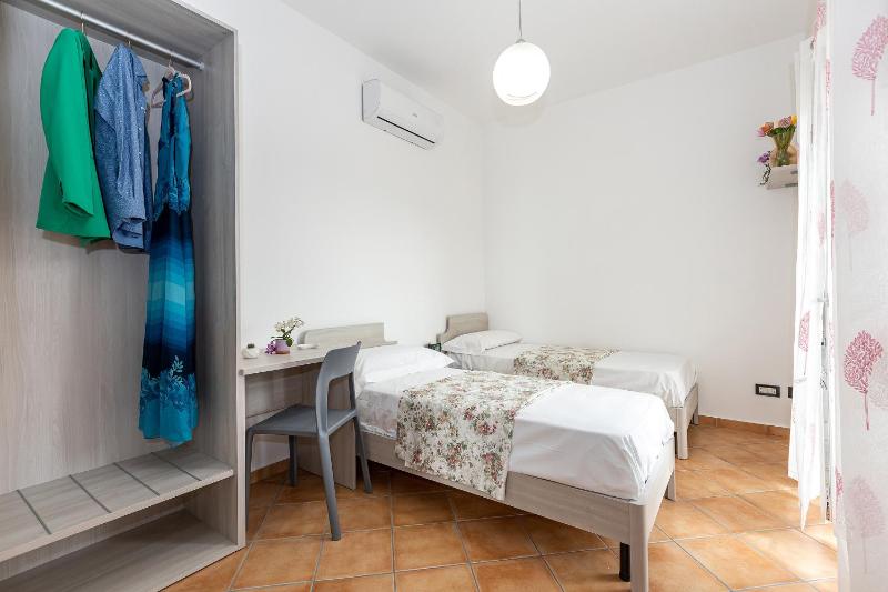 AMORE RENTALS - Villa Lions Rose - image 20