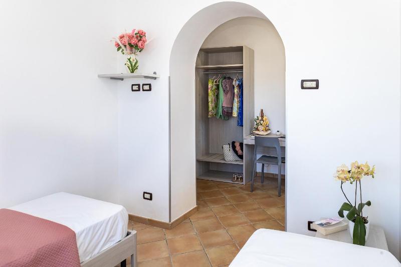 AMORE RENTALS - Villa Lions Rose - image 4