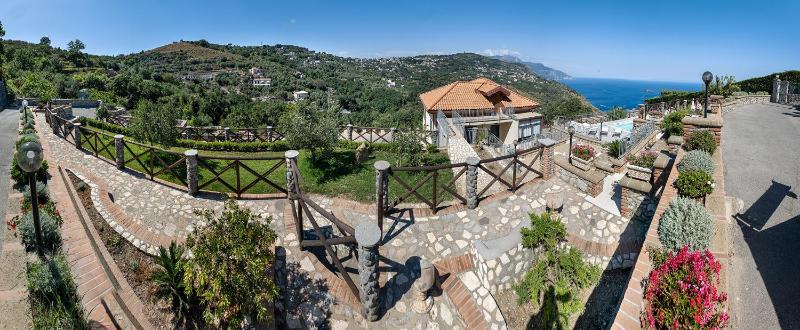 AMORE RENTALS - Villa Lions Rose - image 43