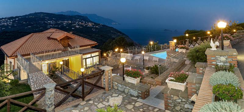 AMORE RENTALS - Villa Lions Rose - image 26