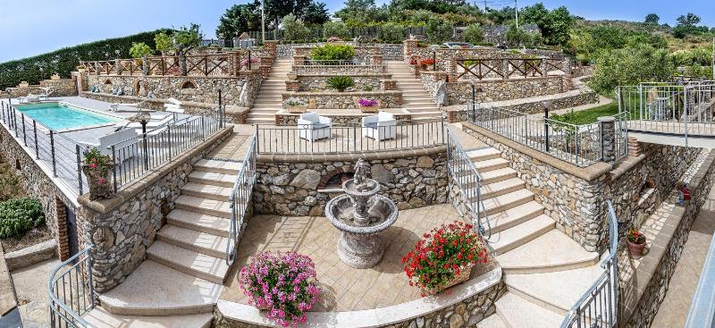 AMORE RENTALS - Villa Lions Rose - image 5