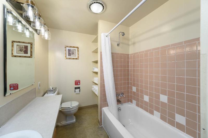 Deluxe Double Room with Bath image 4
