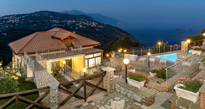 AMORE RENTALS - Villa Lions Rose - image 12