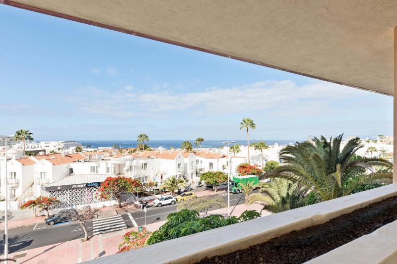 Double Room with Balcony (2 Adults + 1 Child) image 3