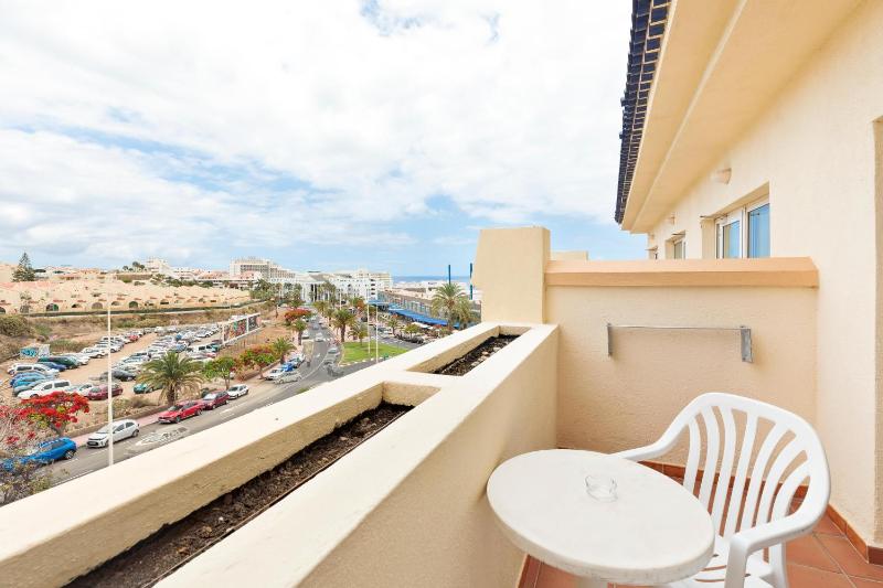Double Room with Balcony (2 Adults + 1 Child) image 4
