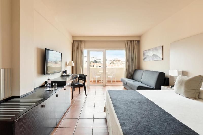 Family Room (2 Adults + 2 Children) image 3