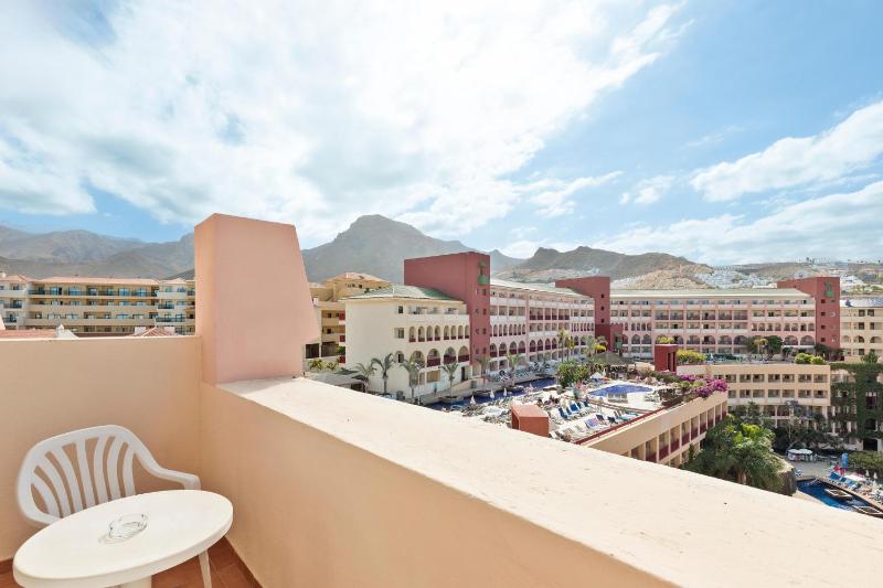 Family Room (3 Adults + 1 Child) with Pool View image 4