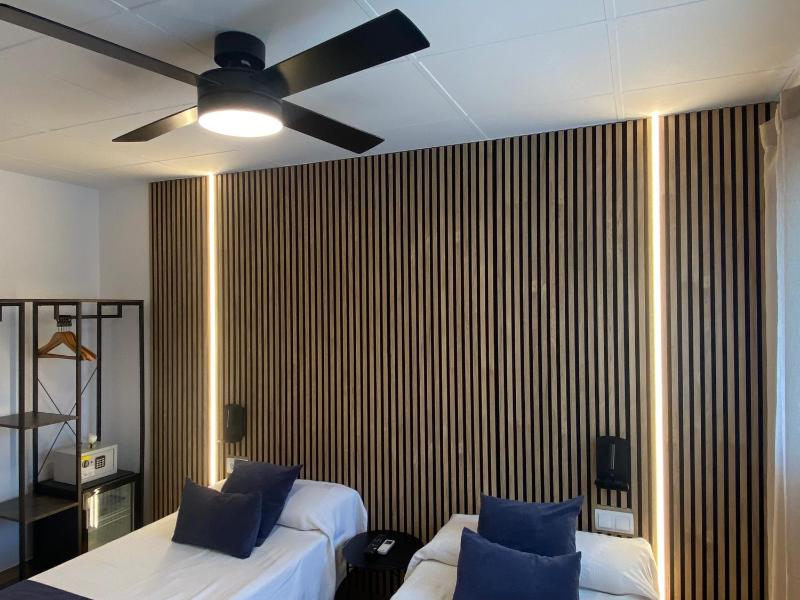Twin Room image 1