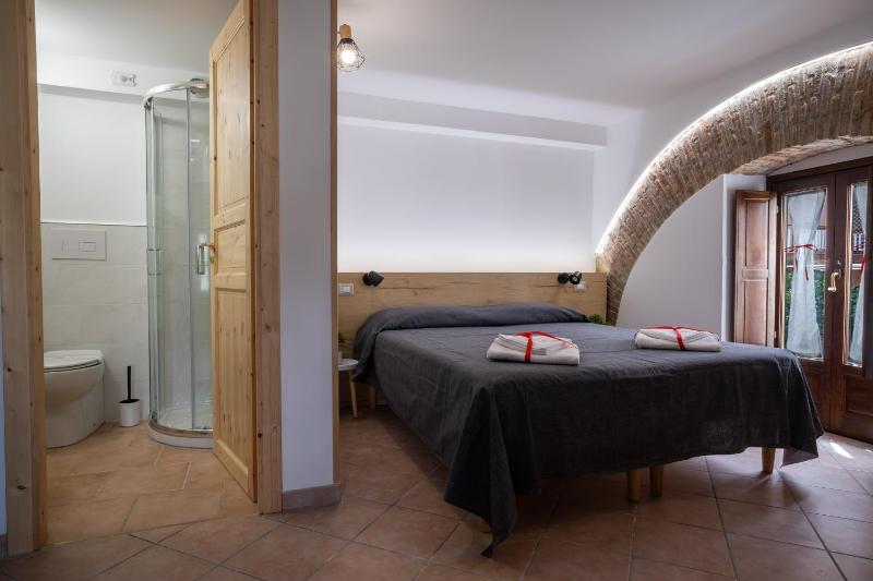Deluxe Double Room image 2