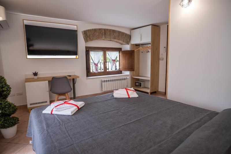 Deluxe Double Room image 4