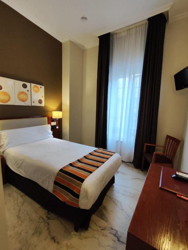 Single Room image 2