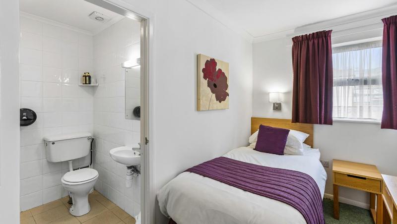 Single Room image 1