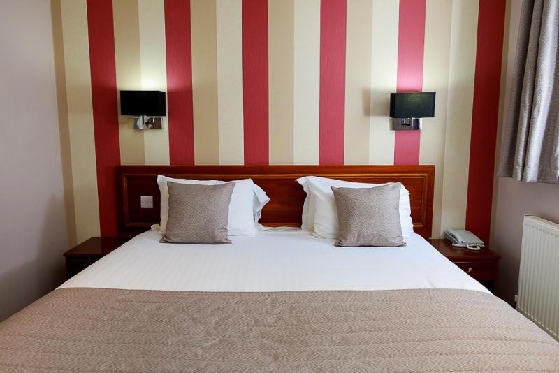 Small Double Room image 4