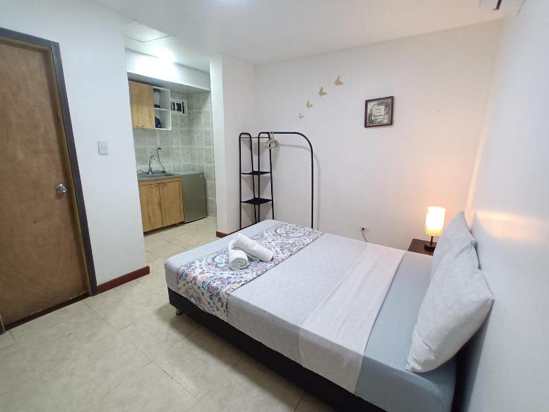 Confortable y Central Habitacion cerca a la Playa Spratt Bight y Malecon - image 12