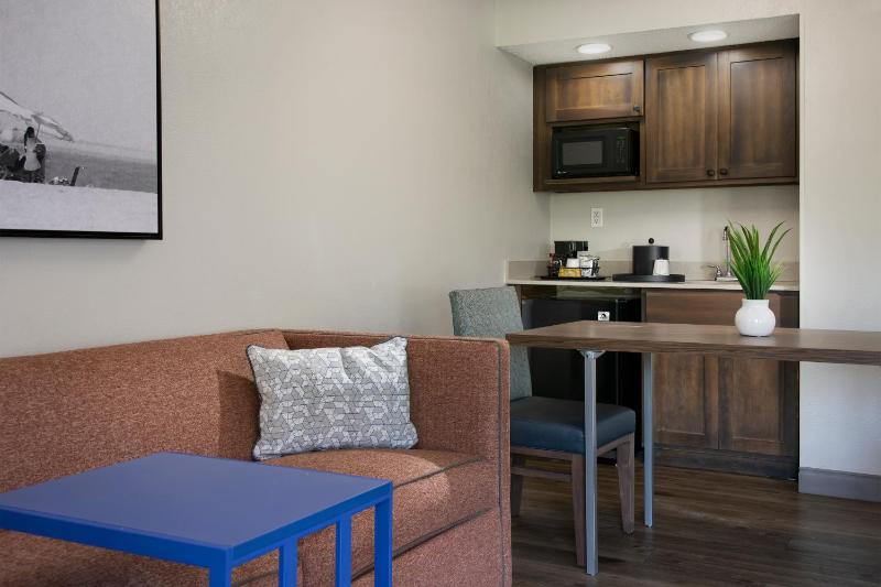 Junior King Suite with Sofa Bed - Non-Smoking image 4