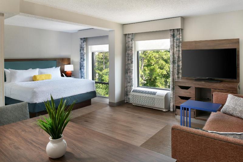 Junior King Suite with Sofa Bed - Non-Smoking image 3