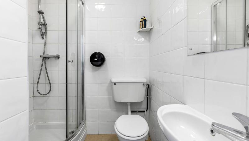 Single Room image 2