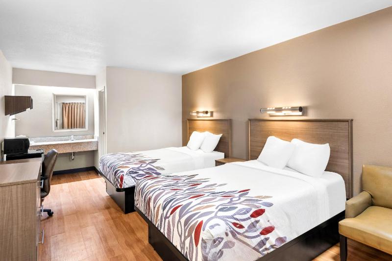 Deluxe Room with Two Double Beds Smoke Free image 3