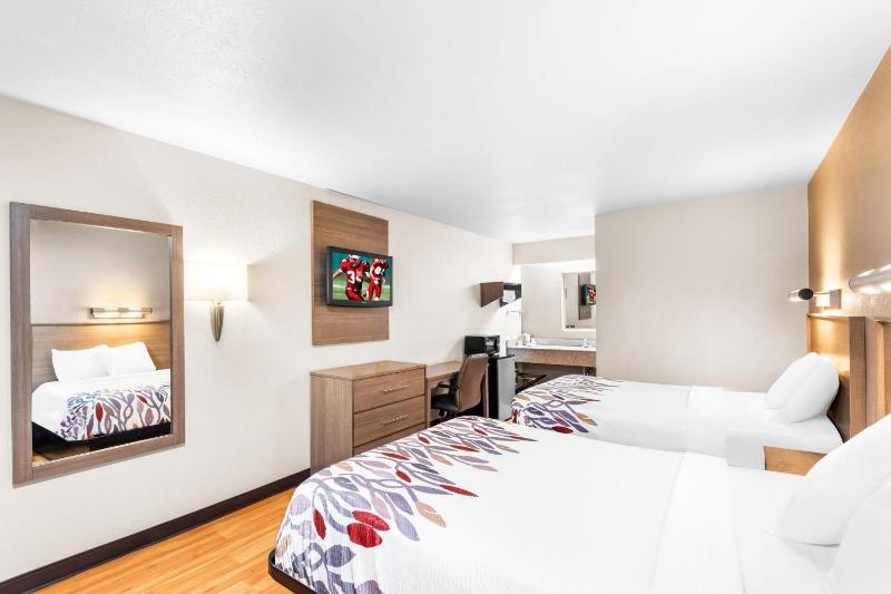 Deluxe Room with Two Double Beds Smoke Free image 2