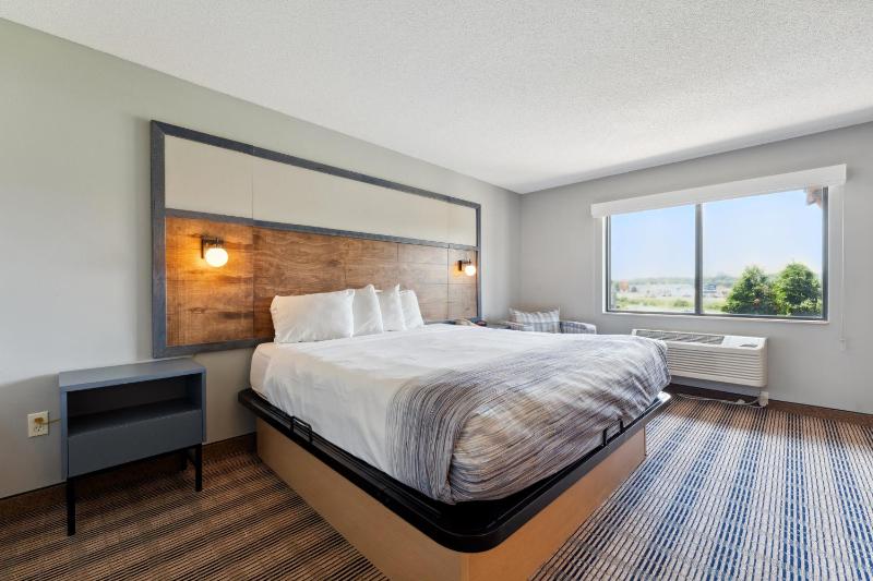 King Room - Non-Smoking image 4