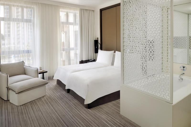 Deluxe Twin Room with Pool View image 3