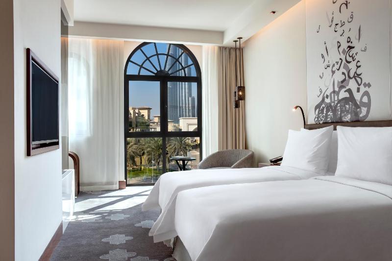 Deluxe Twin Room with Landmark View image 3